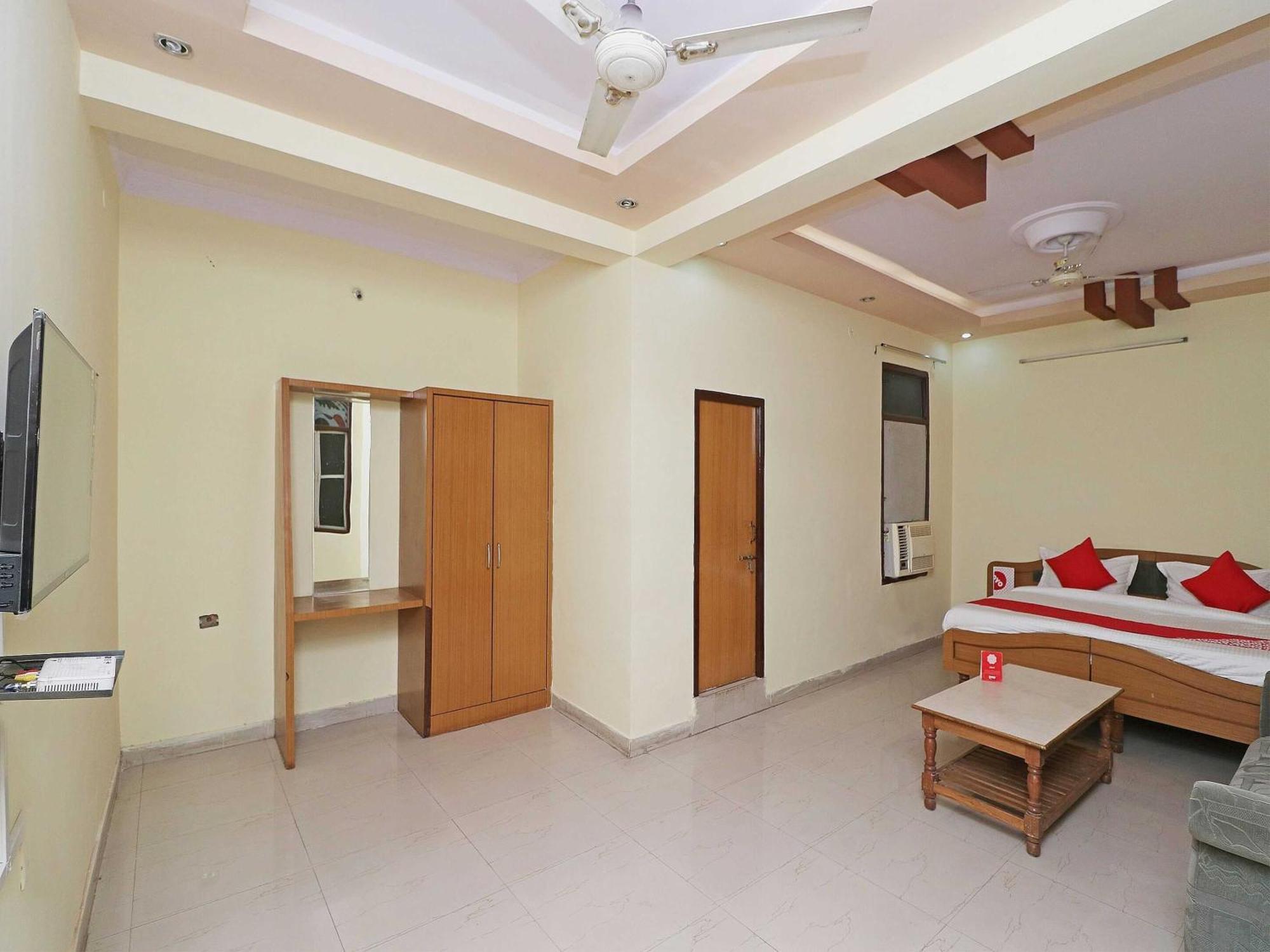 Oyo Flagship 12775 Bharat Plaza Hotel Кота Екстериор снимка